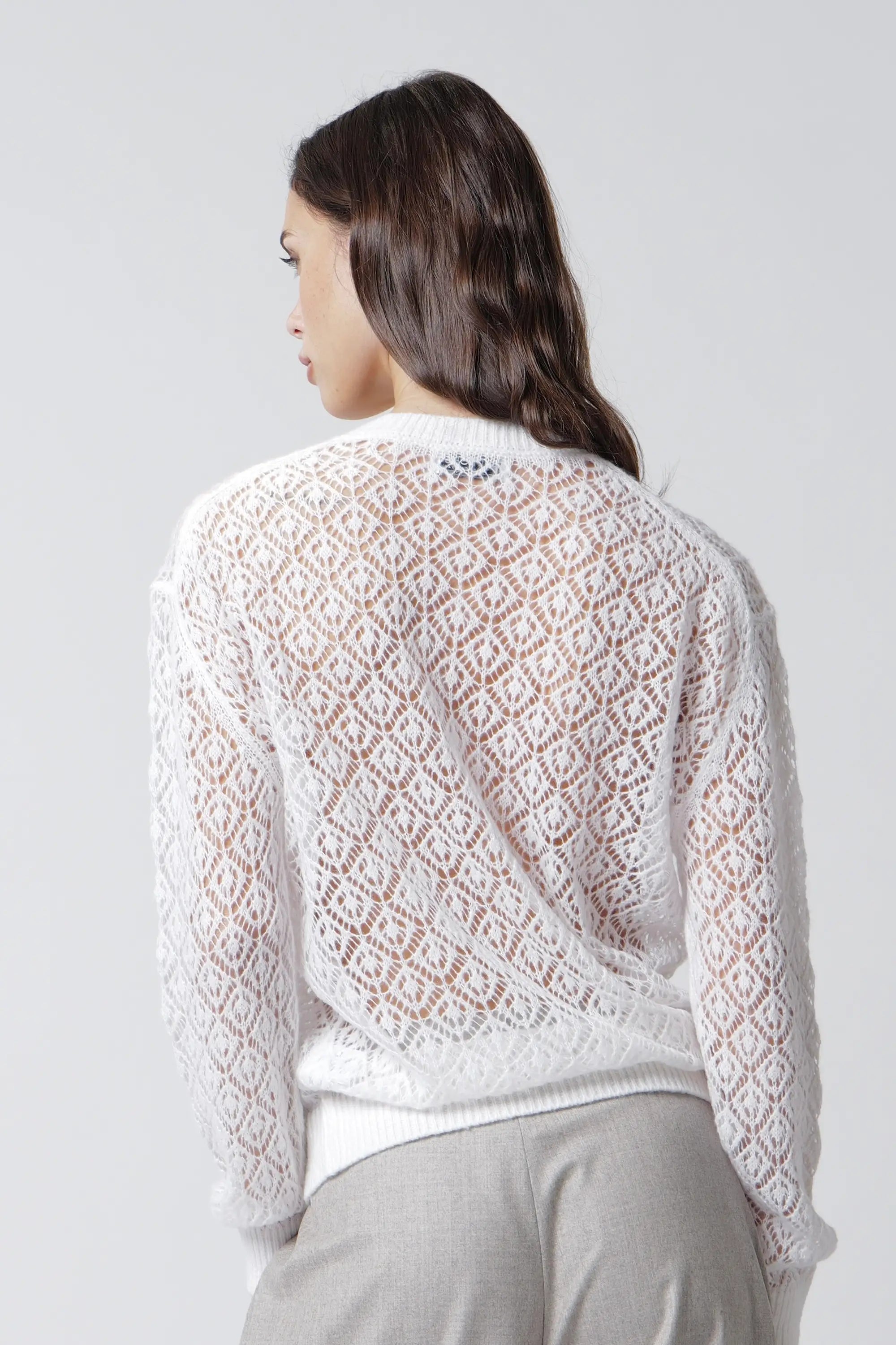 Girocollo traforato floreale