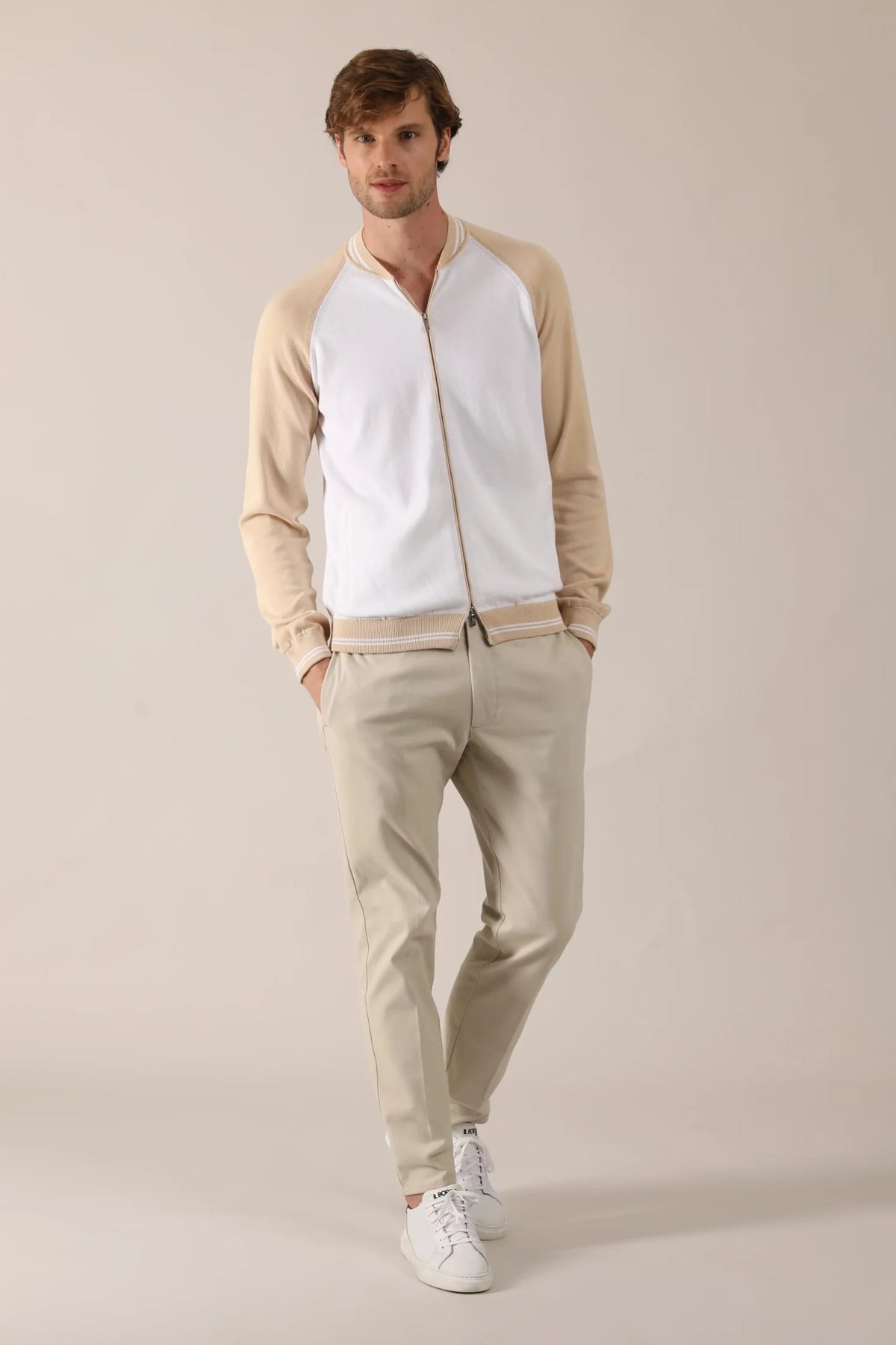 Two-tone bomber jacket with double slider, 100% cotton ideal for a fresh spring.