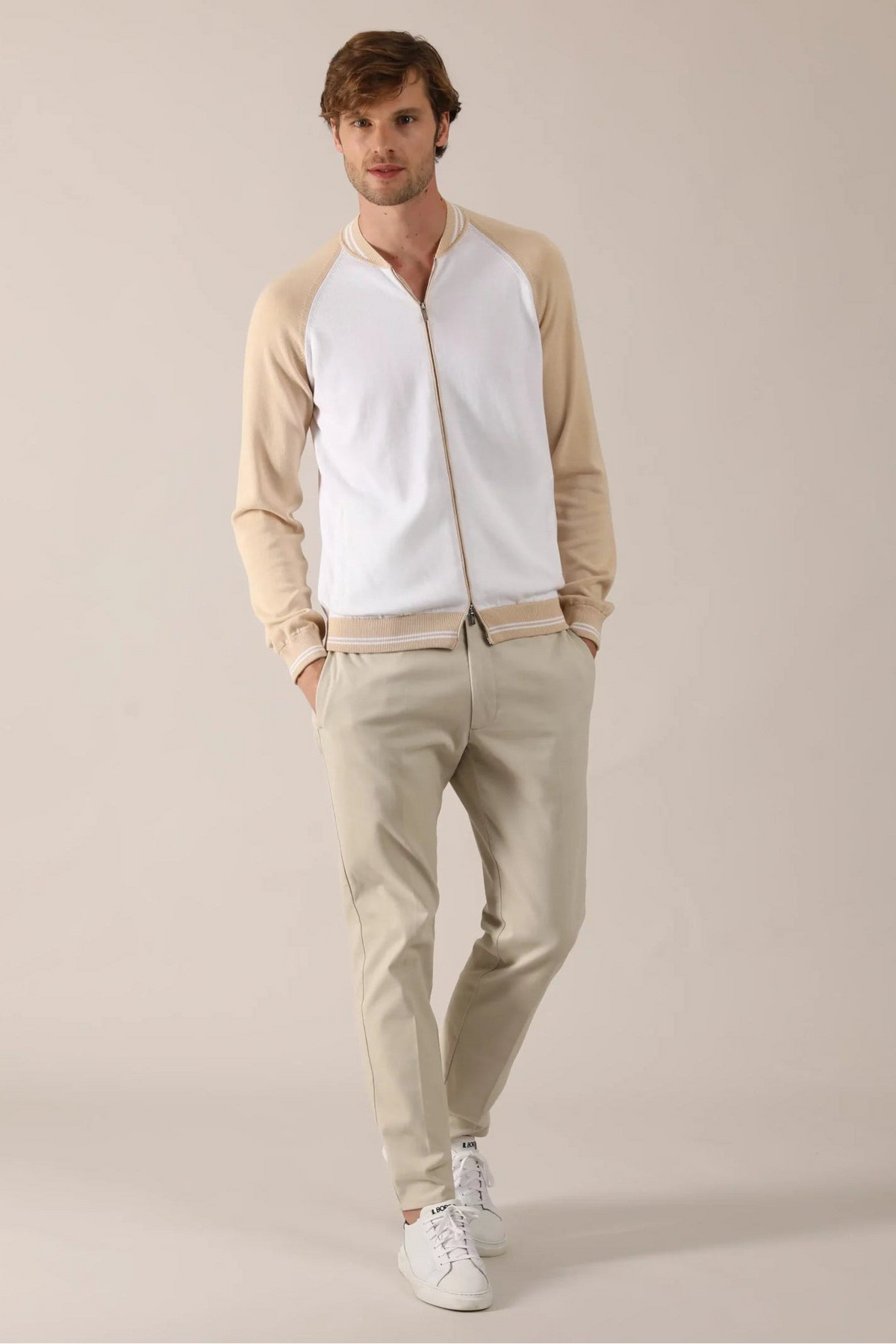 Two-tone bomber jacket with double slider, 100% cotton ideal for a fresh spring.