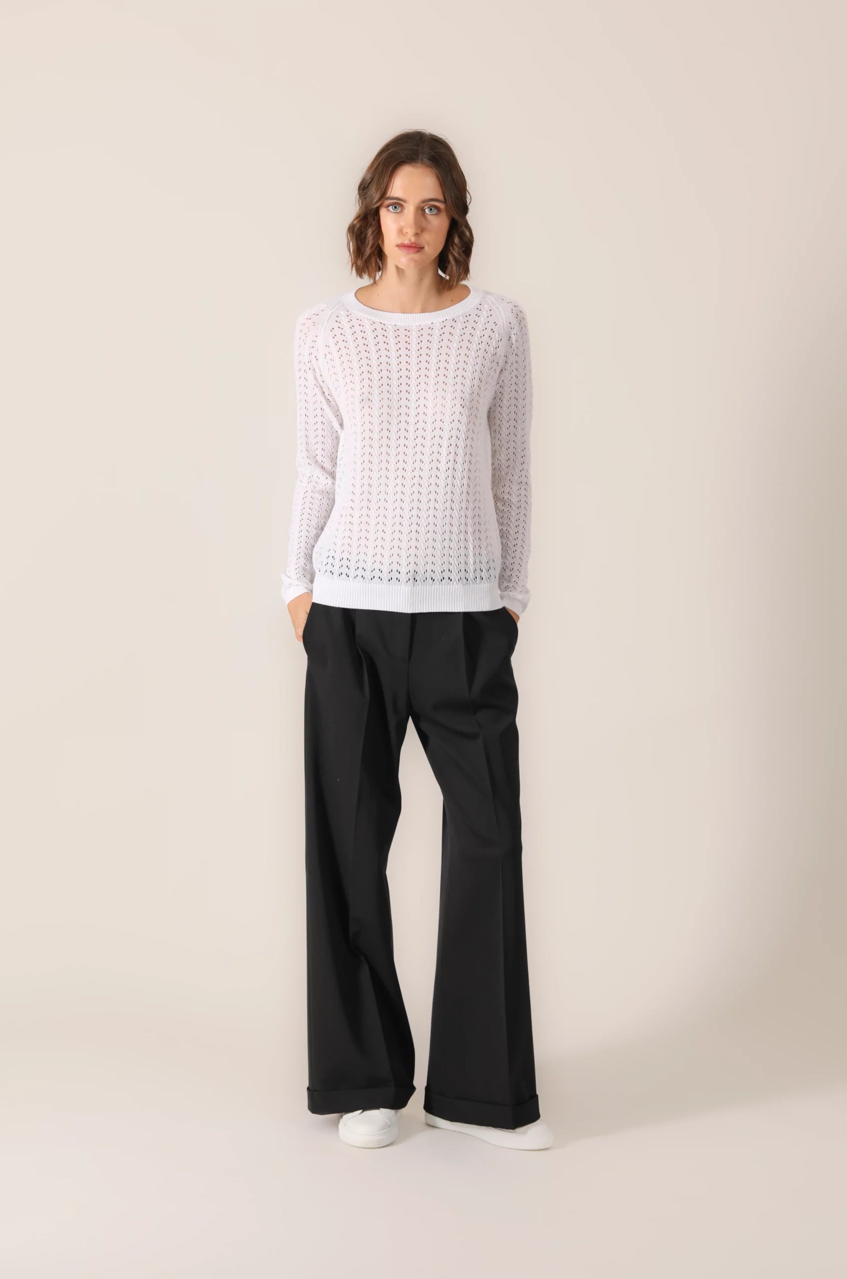 White cotton crew neck, with a relaxed but elegant cut. The openwork adds a romantic but sober dimension.