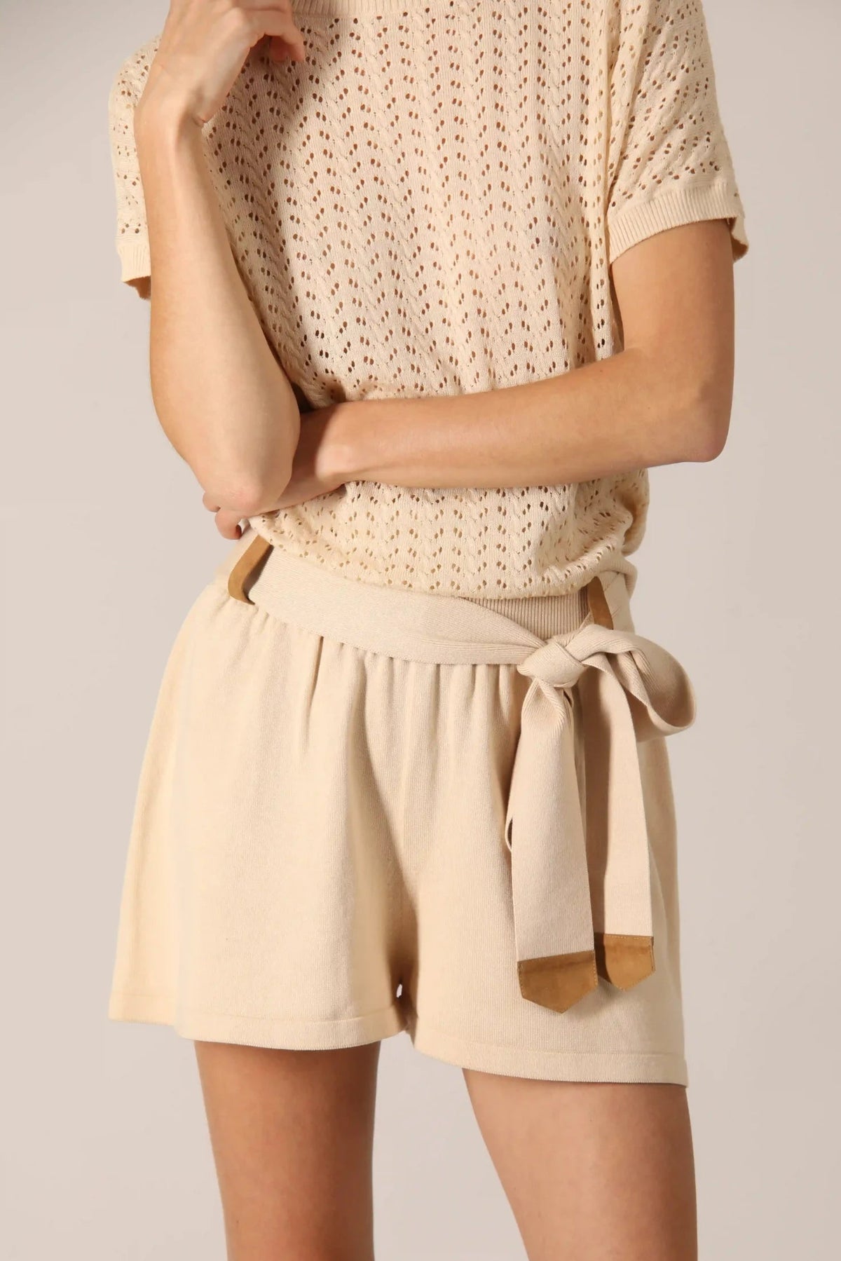 Cotton shorts with suede details are an elegant addition to your summer wardrobe. The suede details add a touch of luxury and sophistication to this garment, making it perfect for hot and sunny days.