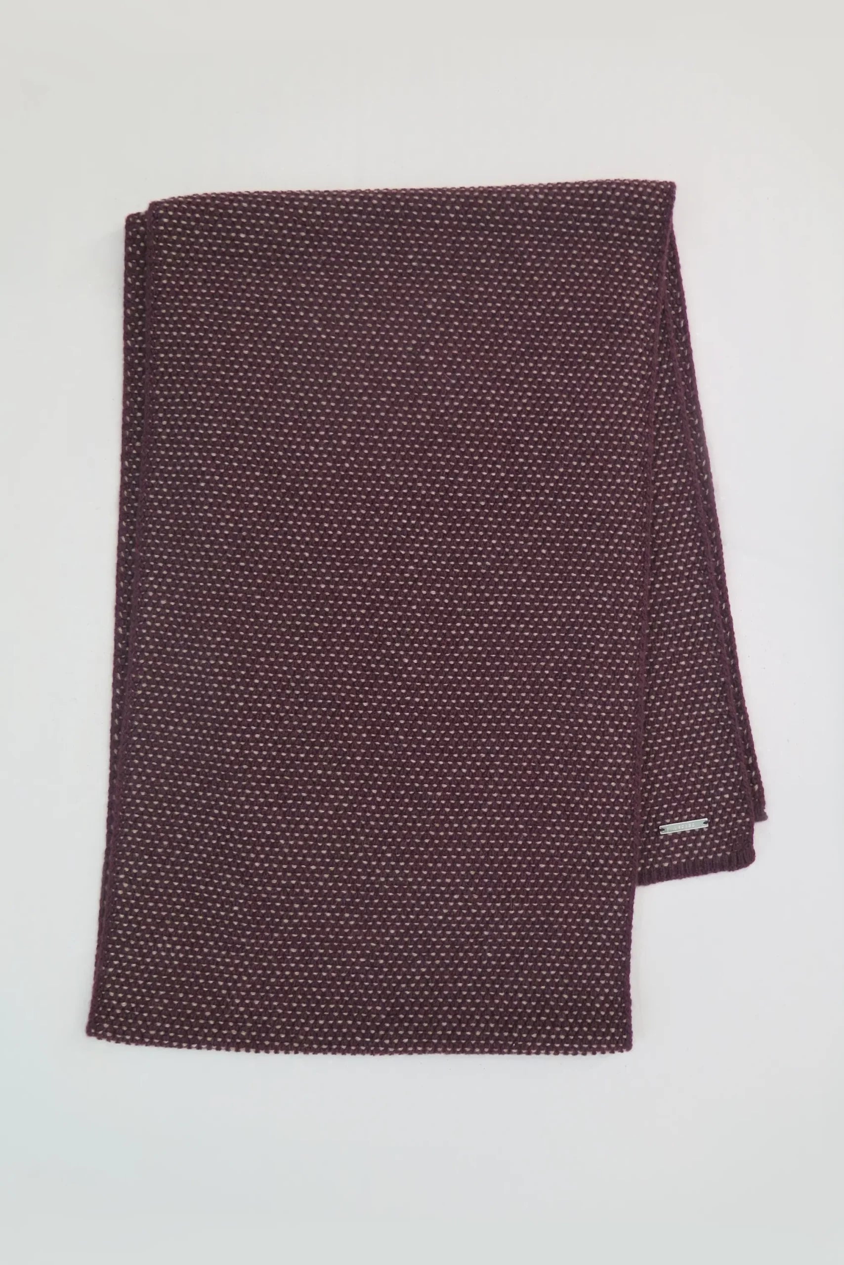 Two-tone link stitch scarf
