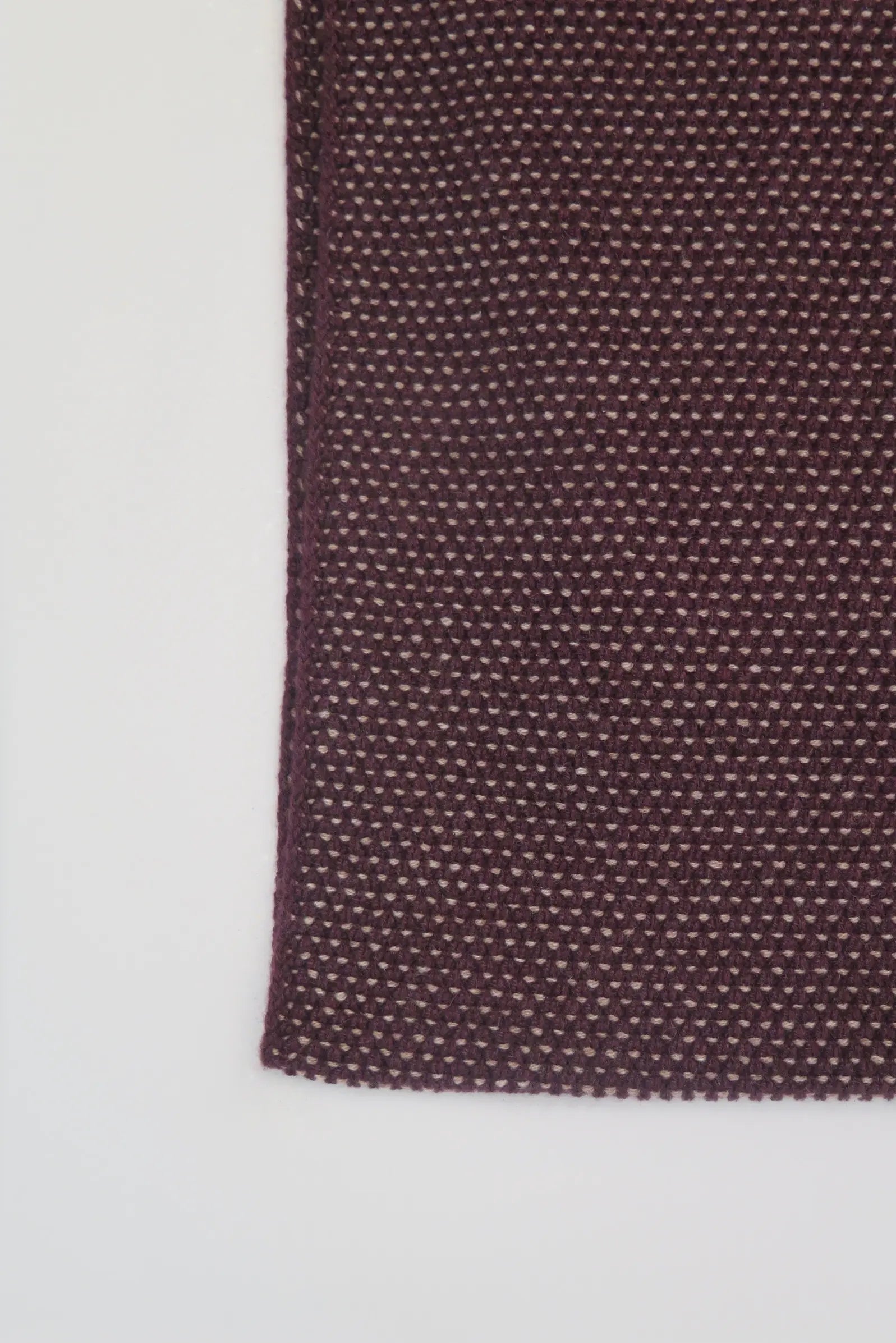 Two-tone link stitch scarf