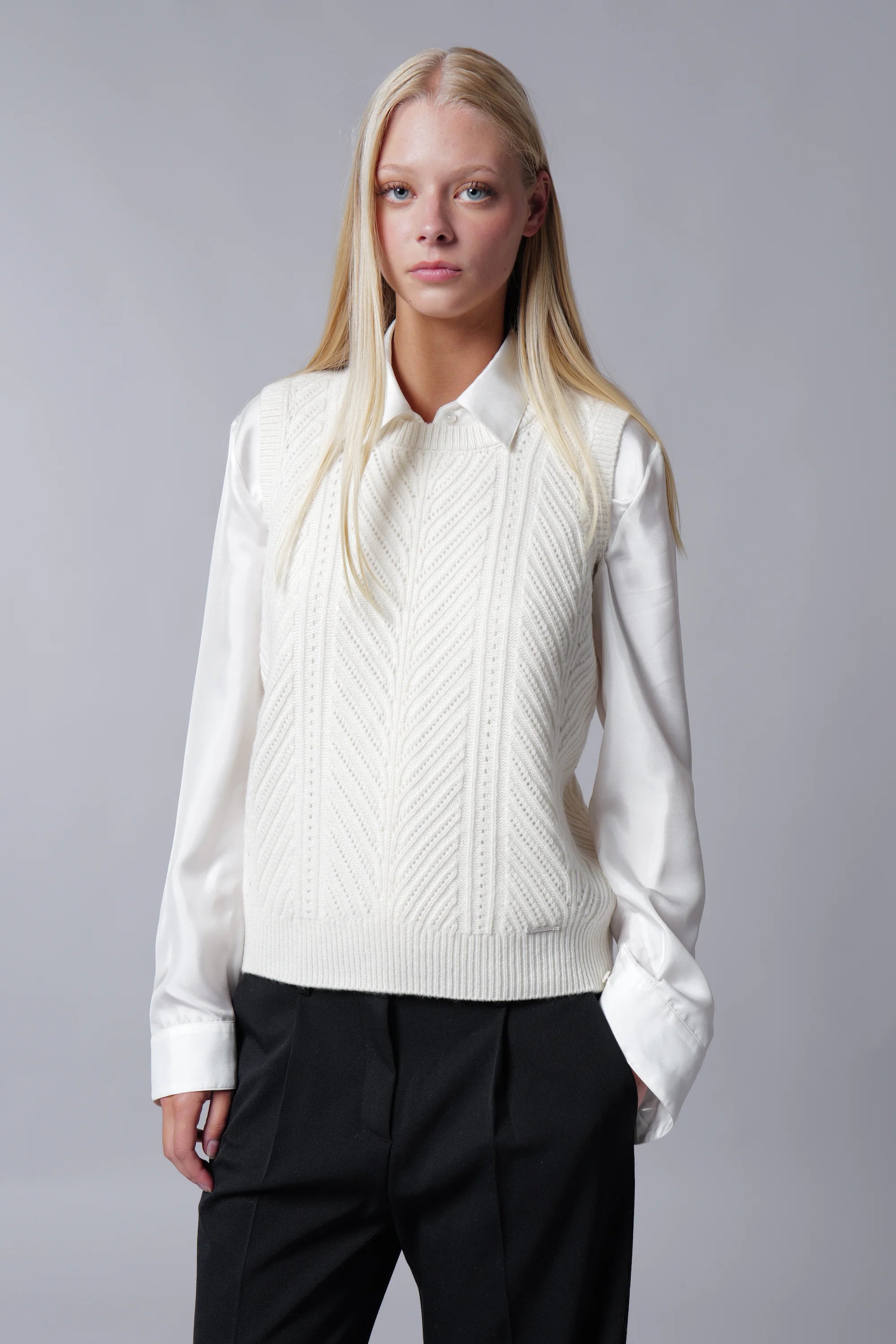 Gilet traforato in baby cashmere
