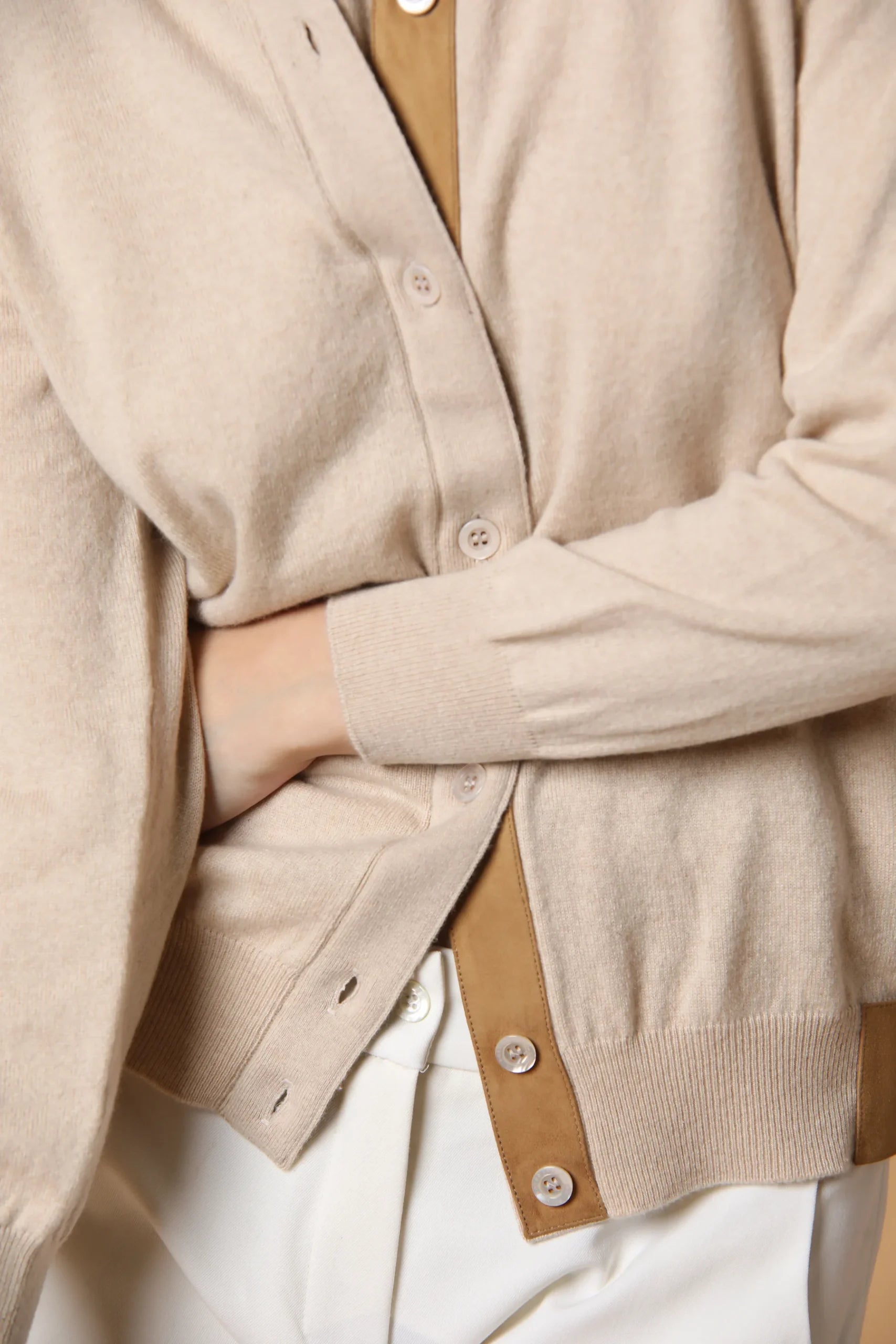 Buttoned cardigan in baby cashmere