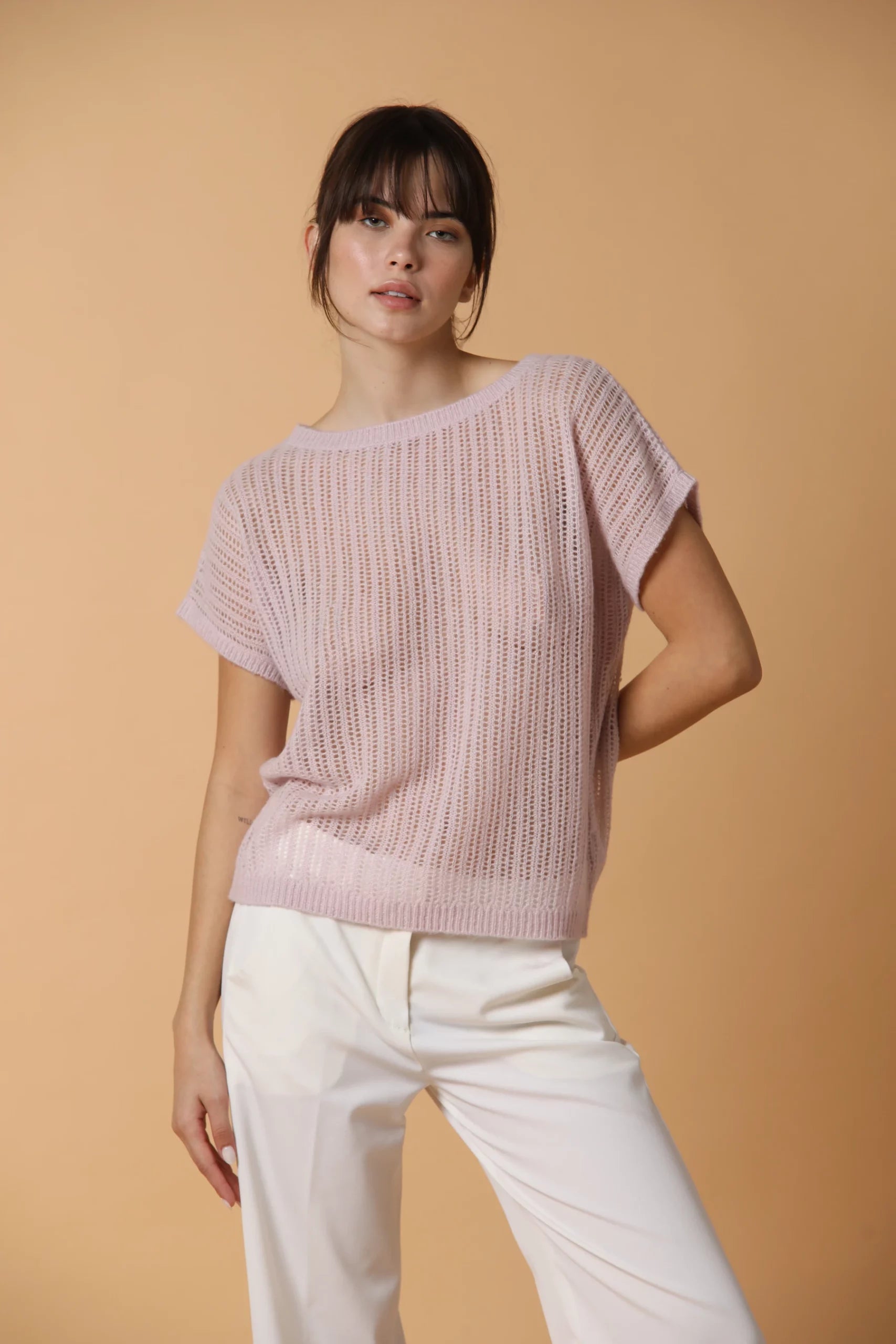 Girocollo manica a pipistrello realizzato con una combinazione di seta e cashmere. Colore Rosa.