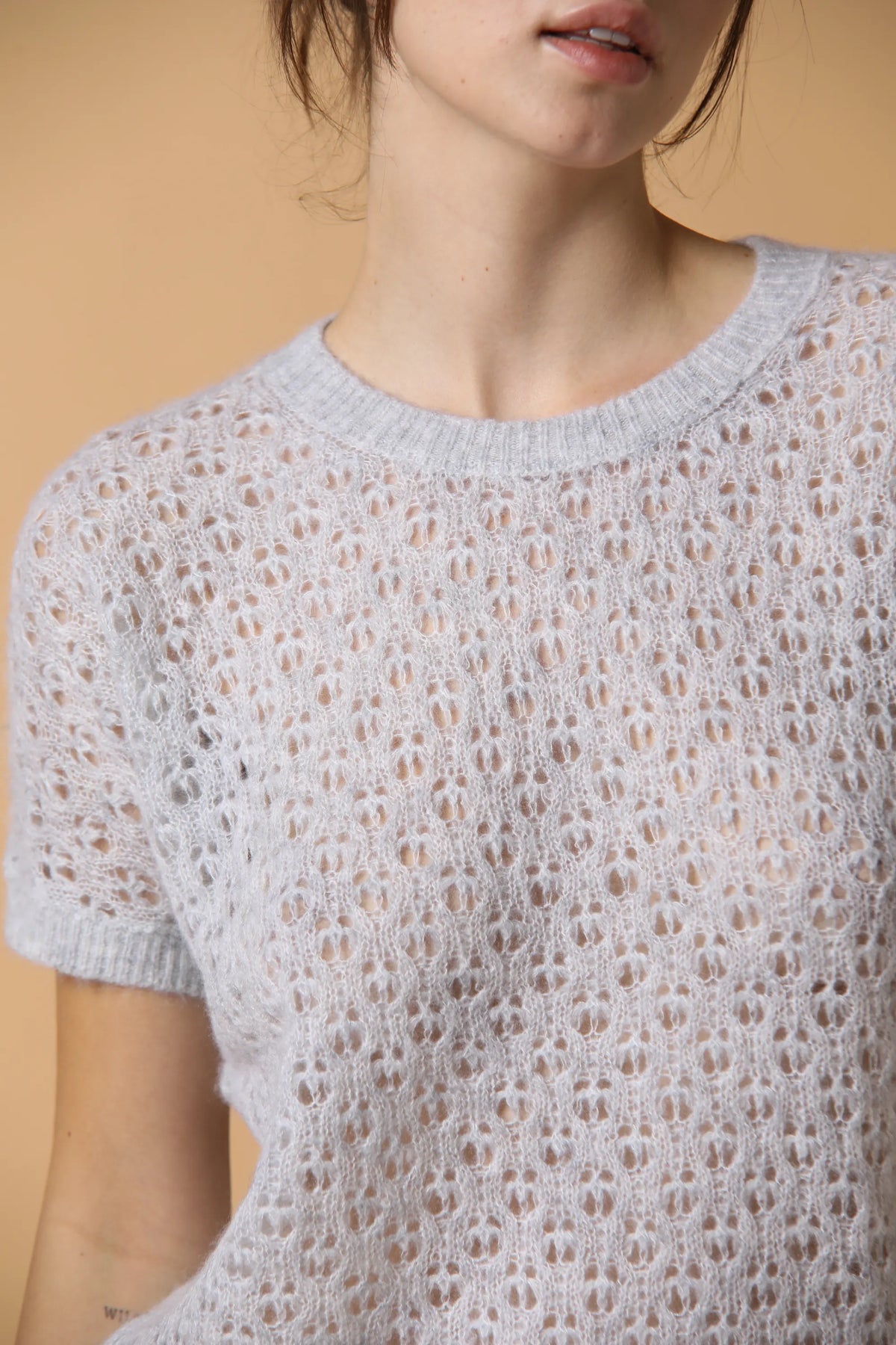 Short-sleeved perforated shirt