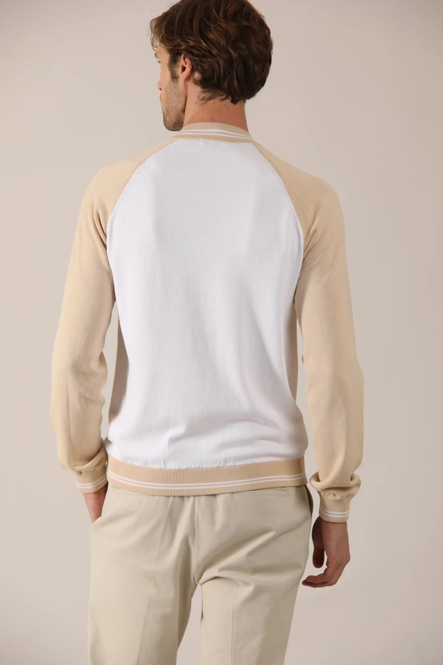 Two-tone bomber jacket with double slider, 100% cotton ideal for a fresh spring.