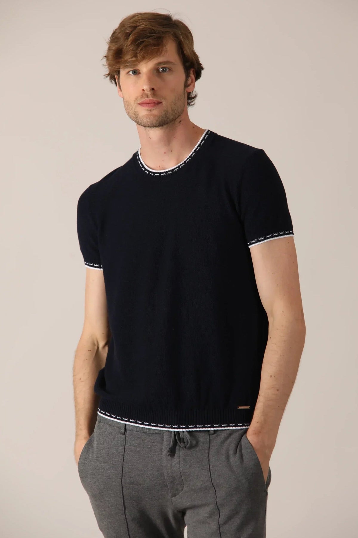 Cotton t-shirt, contemporary design with small details of contrasting hatches.
