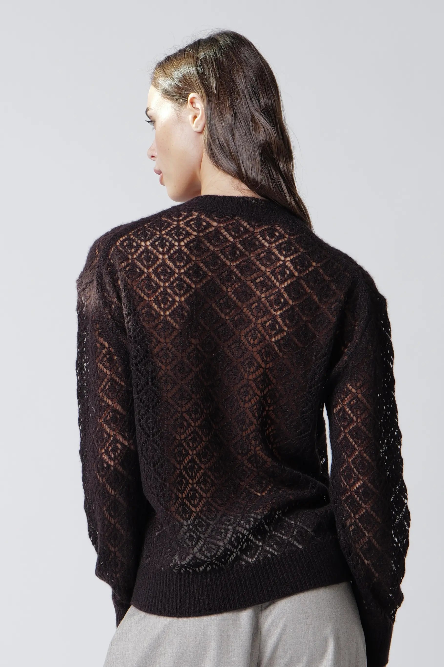 Girocollo traforato floreale