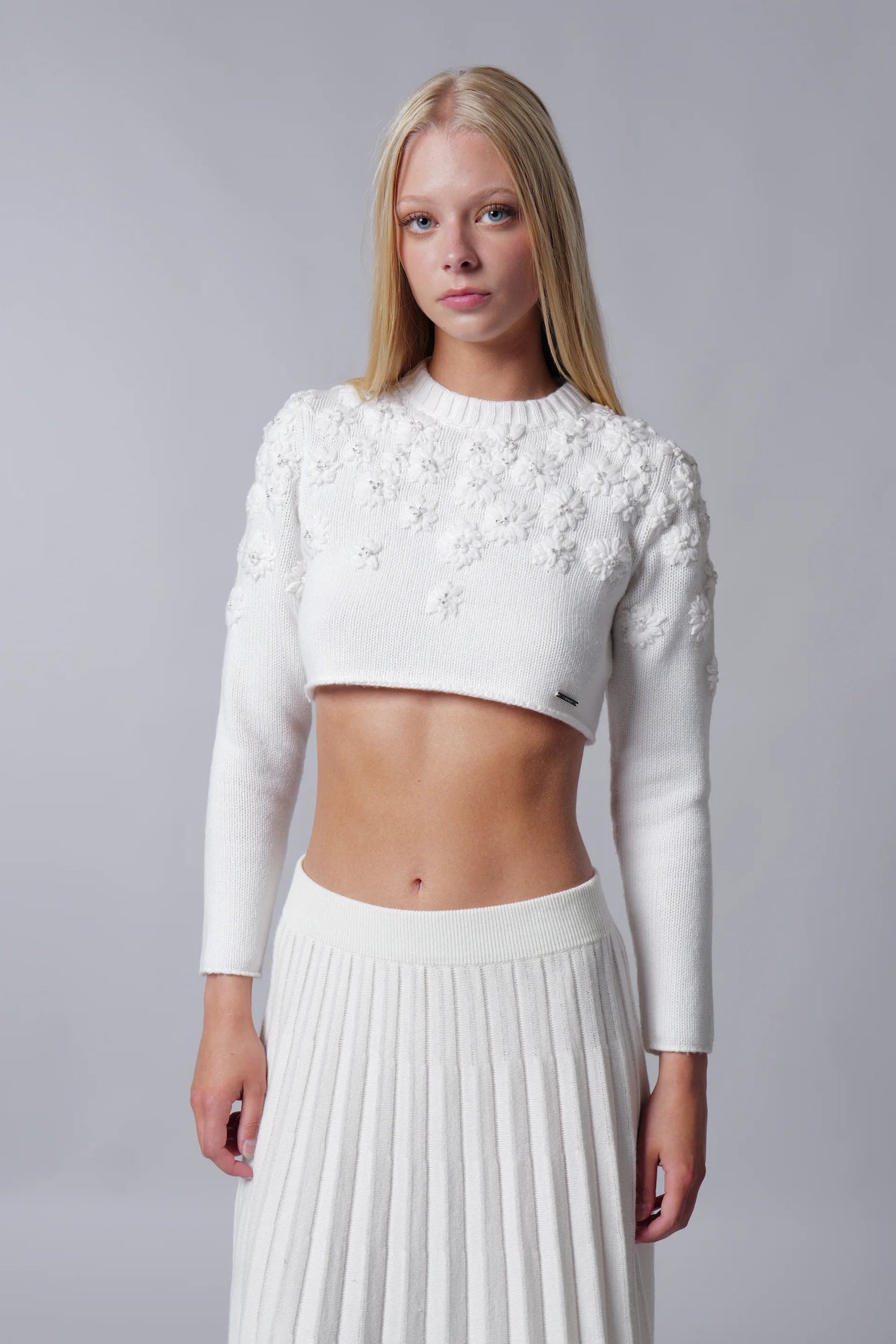 Crop ricamo fiorito con Swarovski