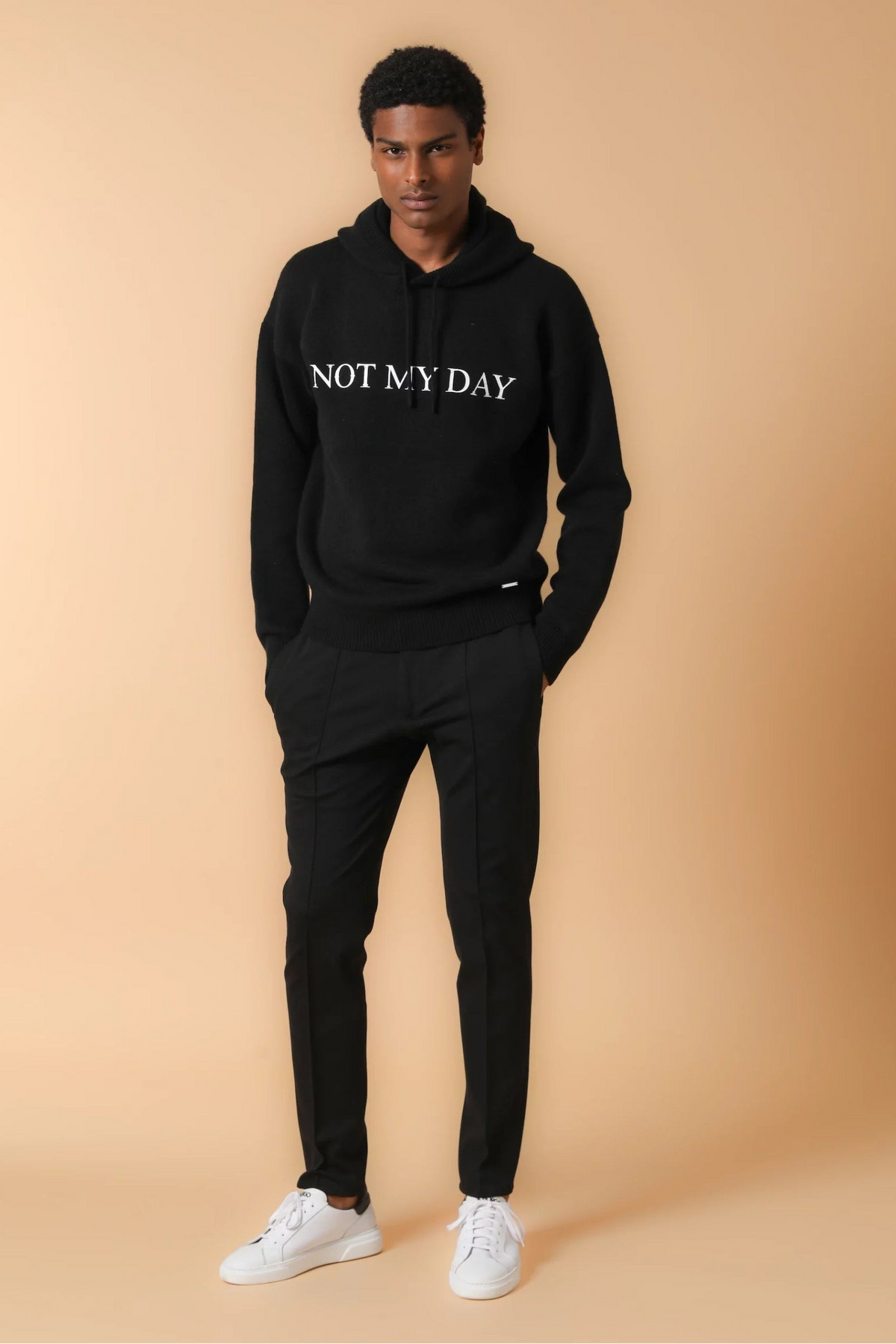Felpa in cashmere ricamata con scritta Not My Day ed impunture in pelle.