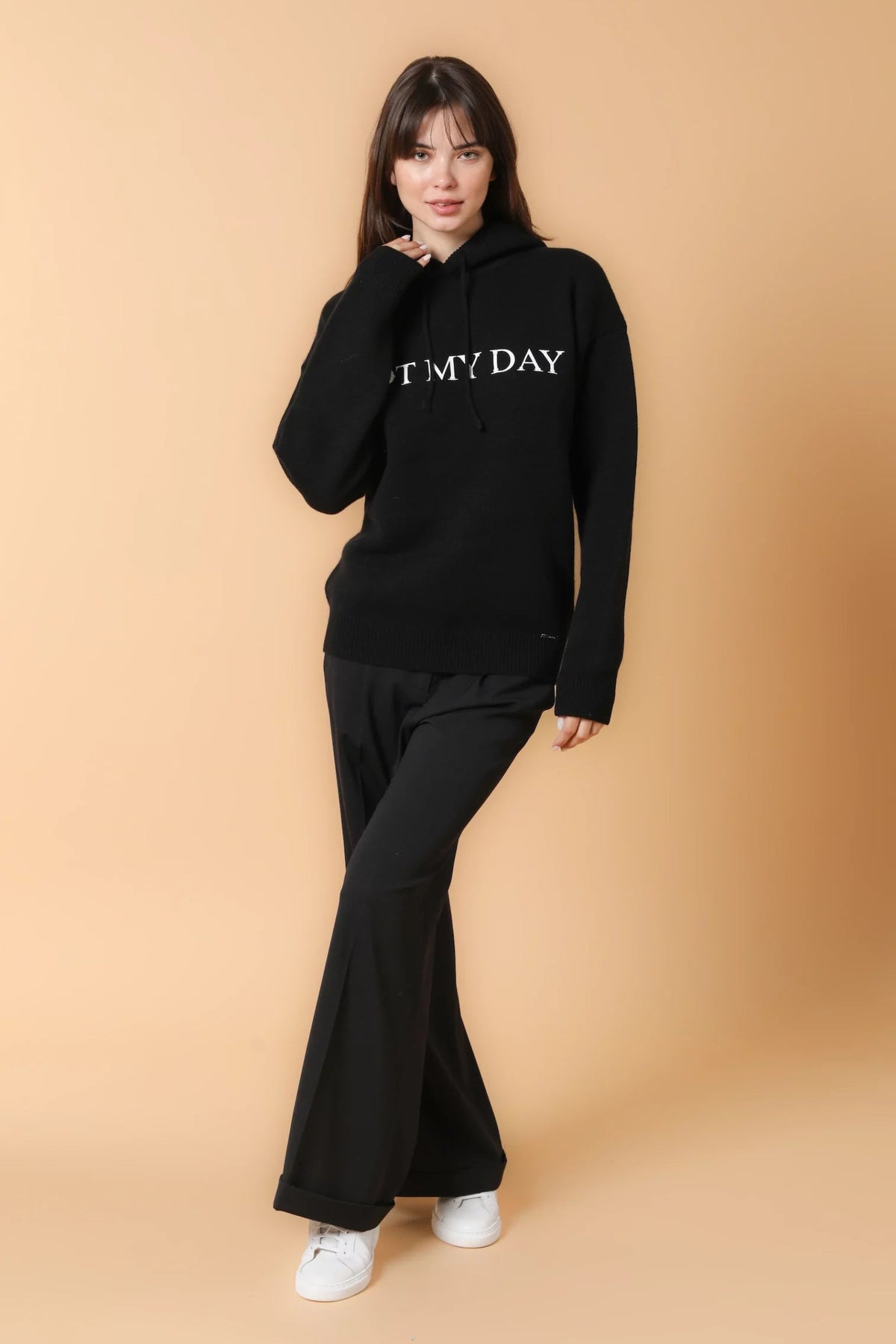 Felpa in cashmere ricamata con scritta Not My Day ed impunture in pelle.