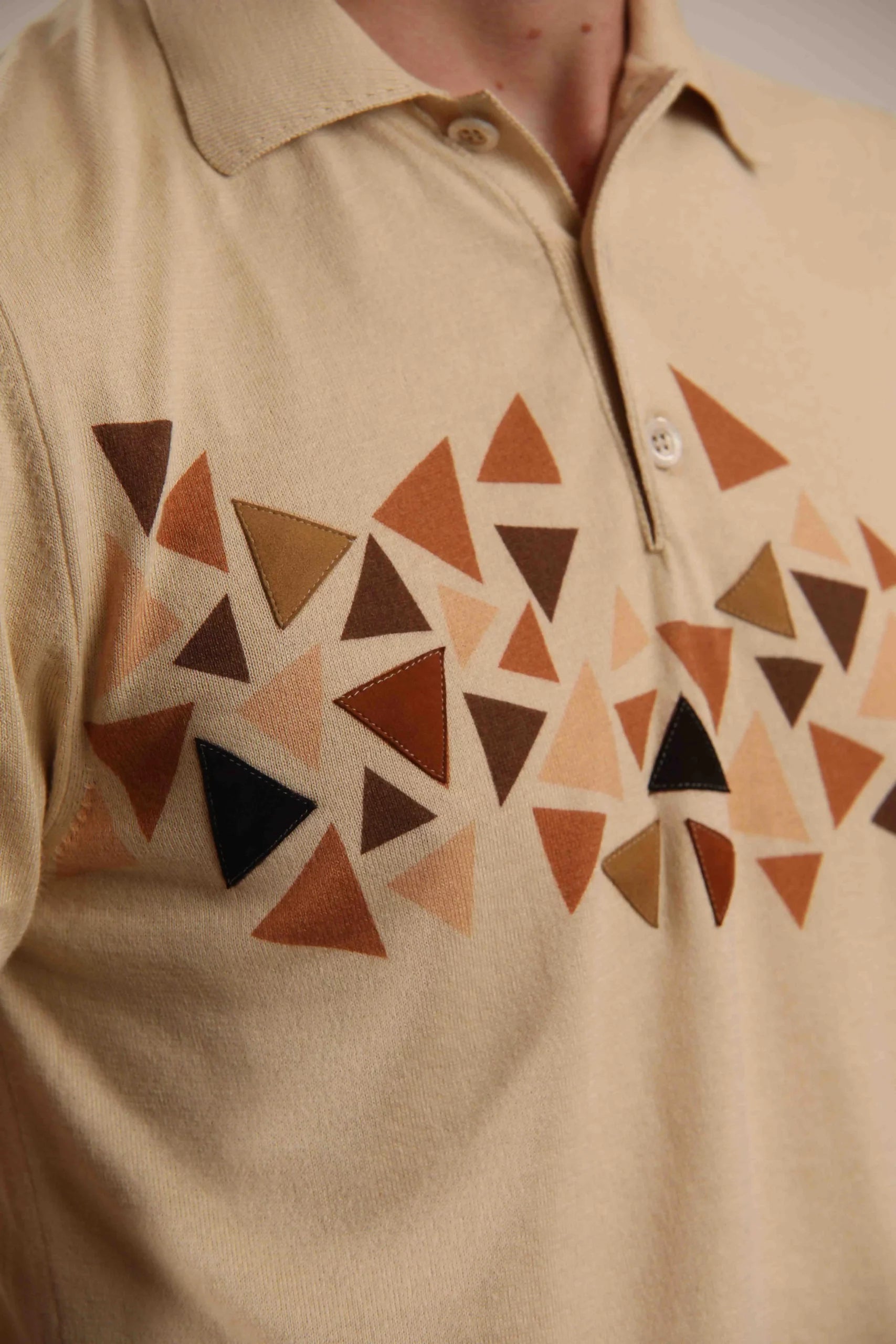 Triangle print polo