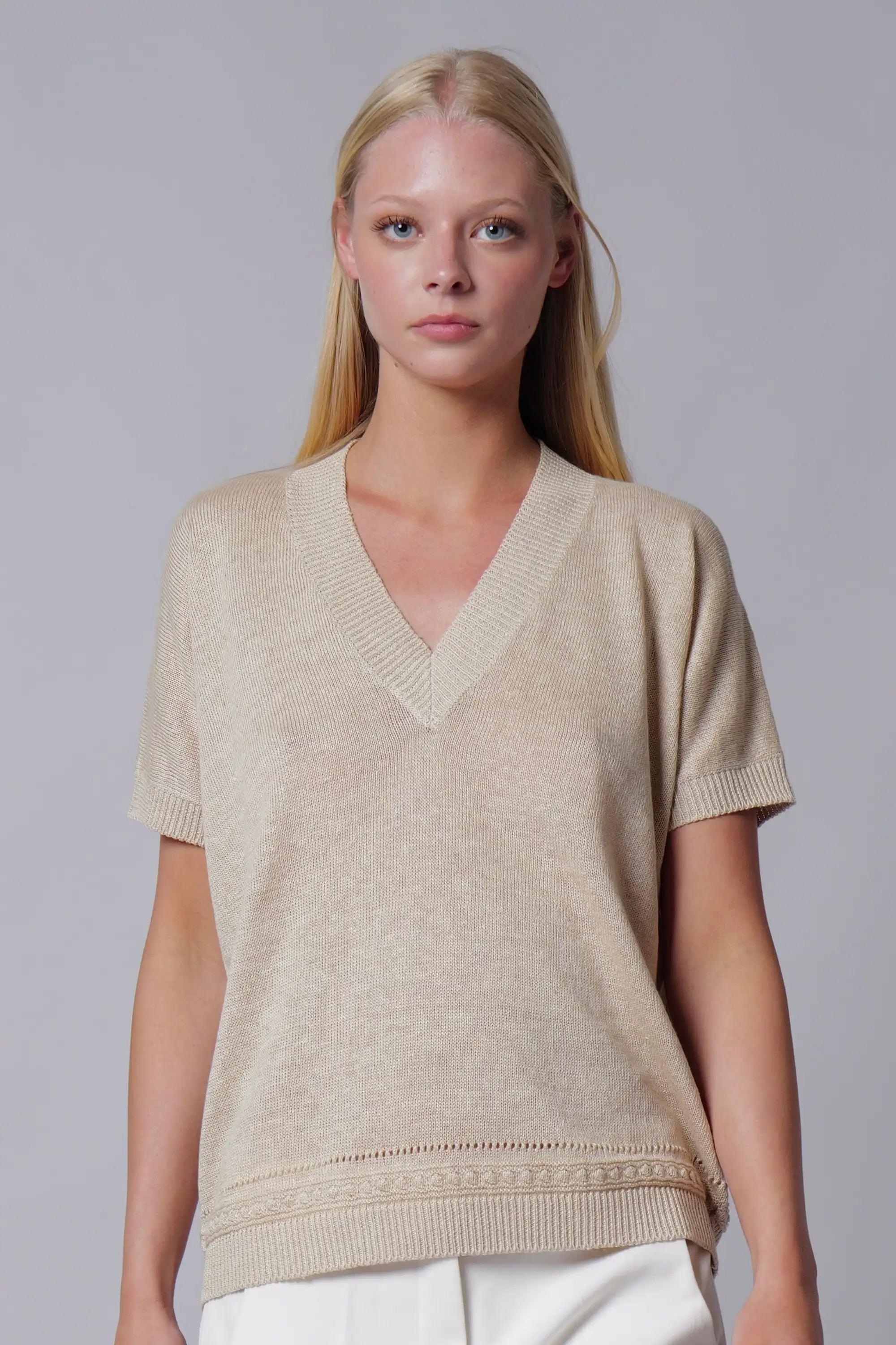 V-neck with patterned edge
