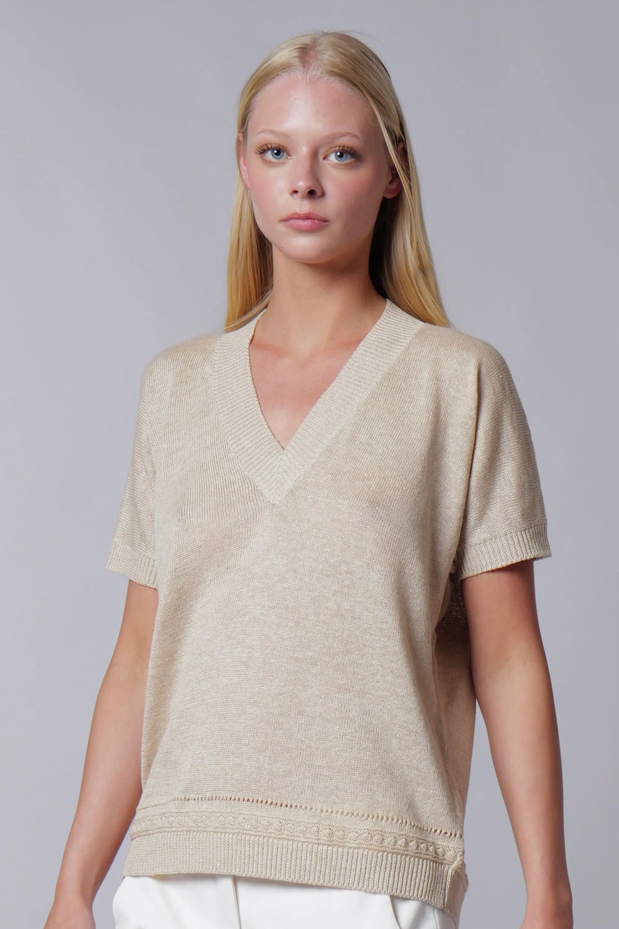 V-neck with patterned edge