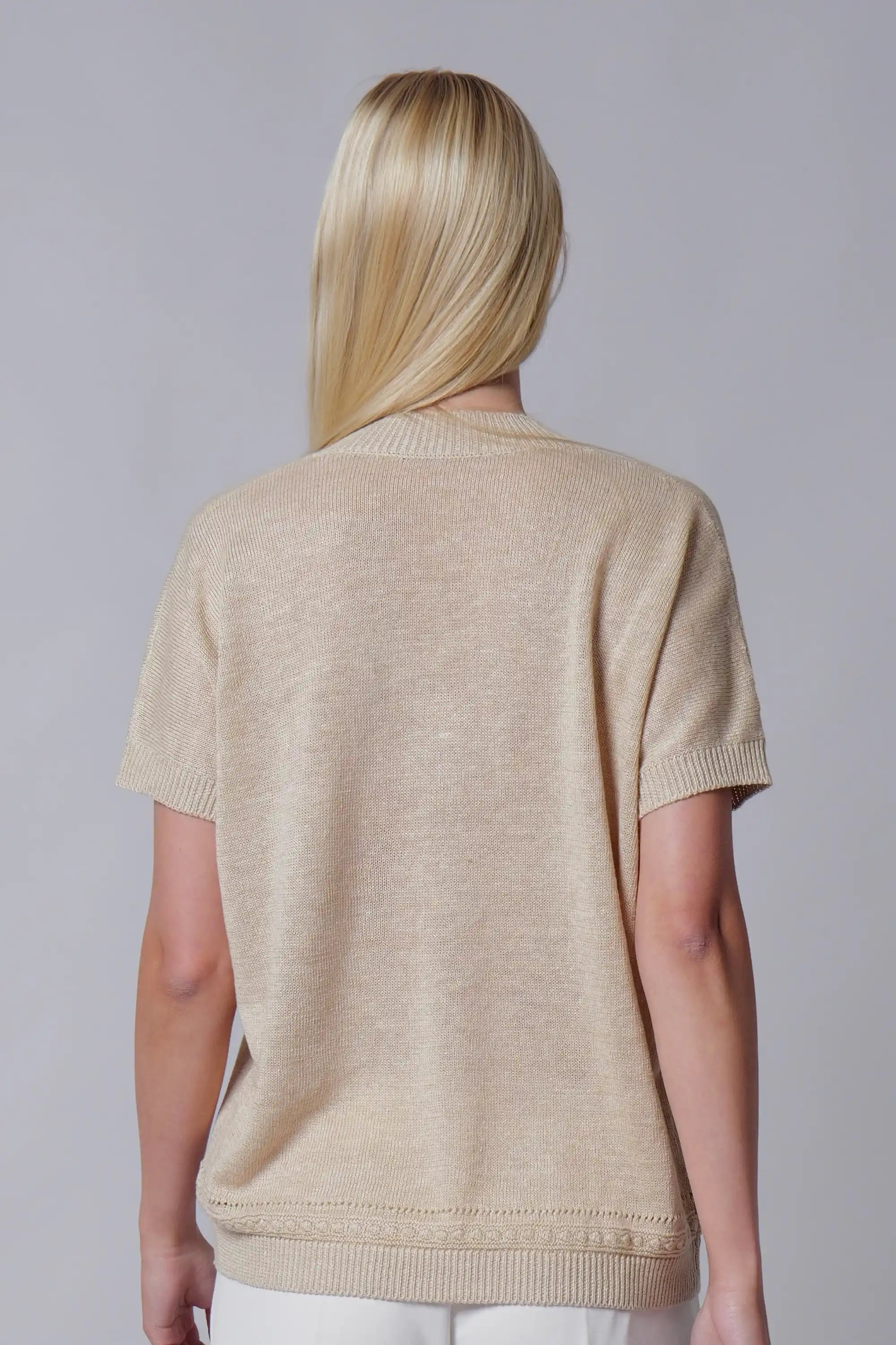 V-neck with patterned edge
